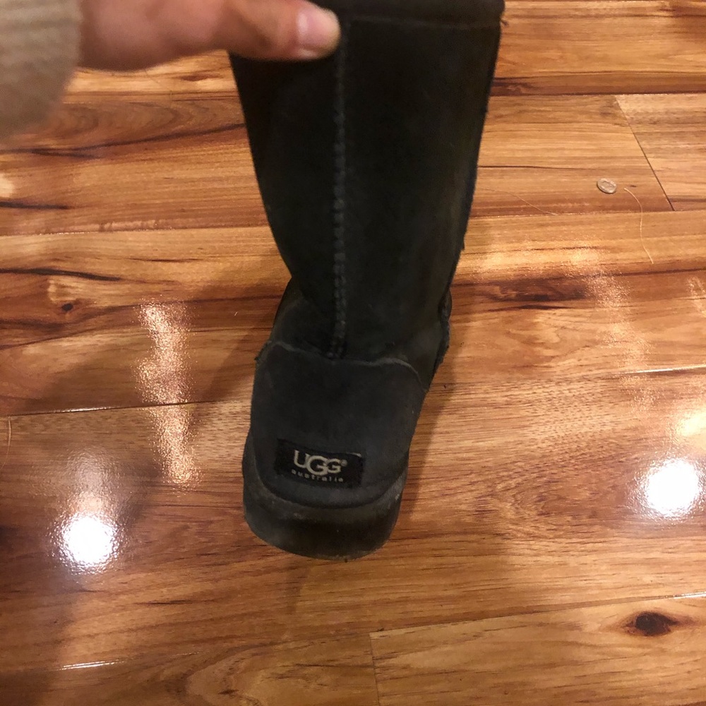 black uggs - Picture 3 of 4